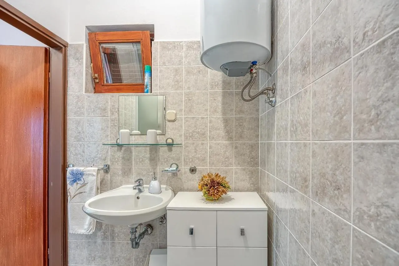 Marija Stinjan Apartment 0*,